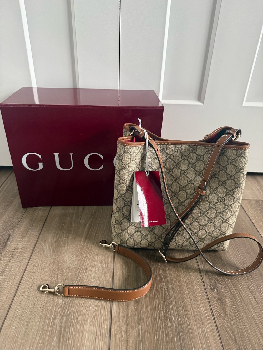 New! Gucci GG Emblem medium bucket bag